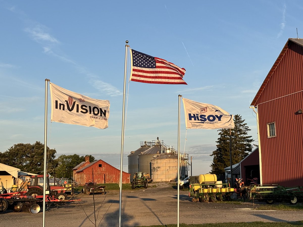 🌽🌱 Out in the fields with GFS MID-ATLANTIC in Pennsylvania this week for agronomy training! Proud to see FS InVISION corn and FS HiSOY soybeans flying high right alongside the American flag. 🇺🇸 #ItsYourBrand #Agronomy #FSAgronomy ⁦<a href="/FSCooperatives/">FS</a>⁩