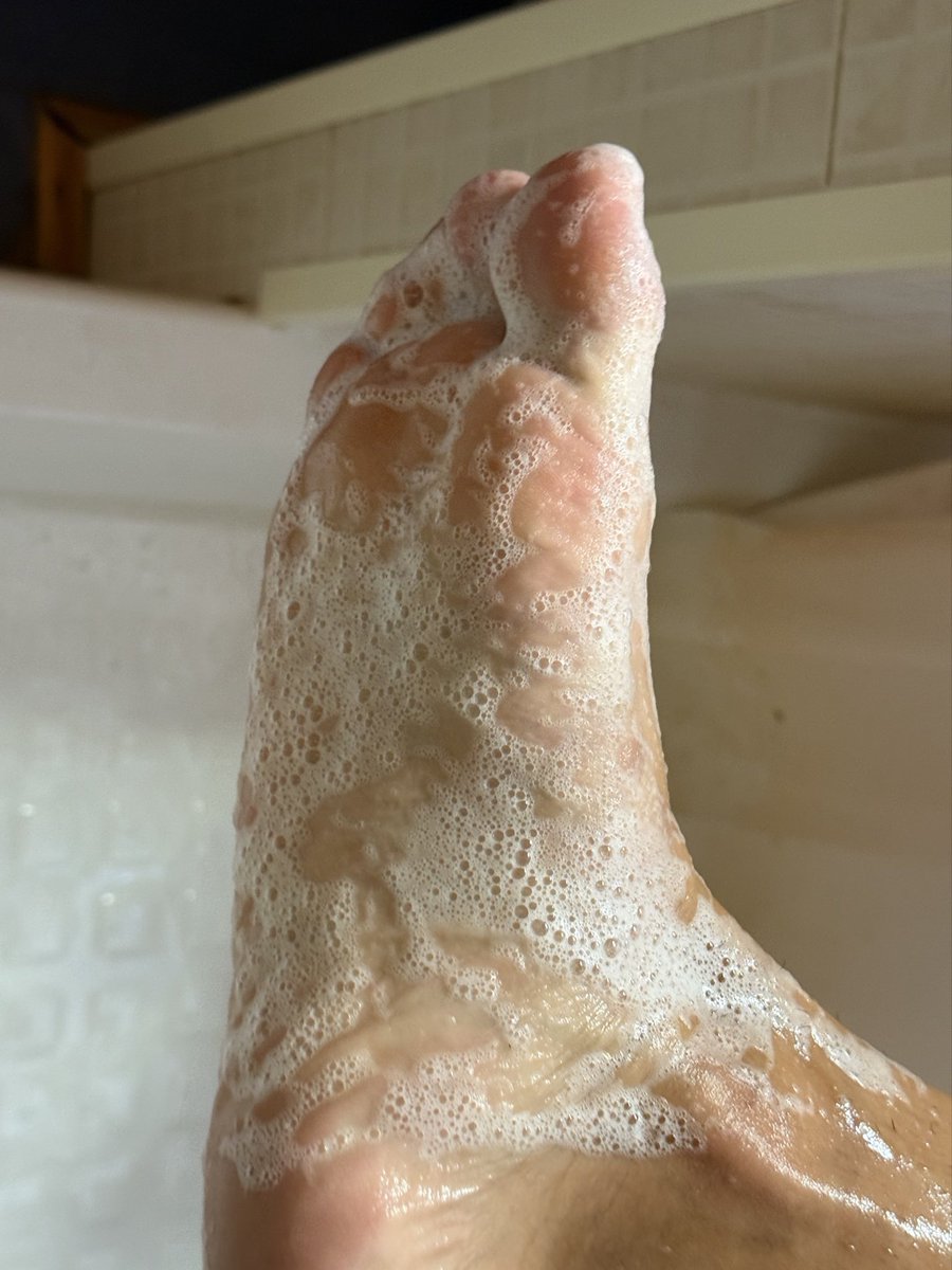Master14398's tweet image. Soapy feet? #feet #malefeet #soap #feetfetısh #feetworshi̇p #foot #toes
