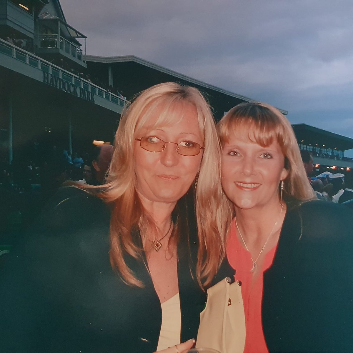 Here we are. 19 years ago you left this world. Miss you loads. #foreveryoung ❤️