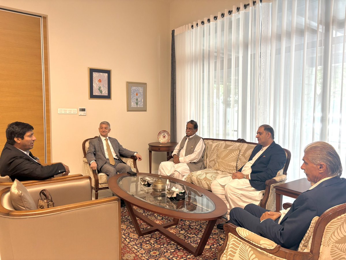farooqj12977343's tweet image. Mir Jan Muhammad Khan Jamali Honorary Consul General of the Republic of Türkiye for Quetta paid a farewell call on Mr.Jamal Sangu, the outgoing CG of Türkiye, in Karachi