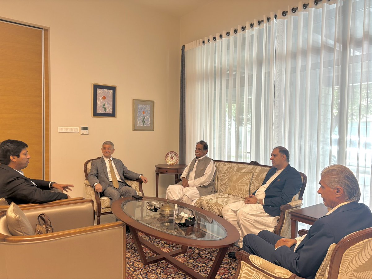 farooqj12977343's tweet image. Mir Jan Muhammad Khan Jamali Honorary Consul General of the Republic of Türkiye for Quetta paid a farewell call on Mr.Jamal Sangu, the outgoing CG of Türkiye, in Karachi