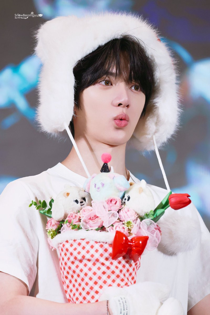 fruitygyu's tweet image. yeonjun is so tamaki and beomgyu literally looks exactly like haruhi