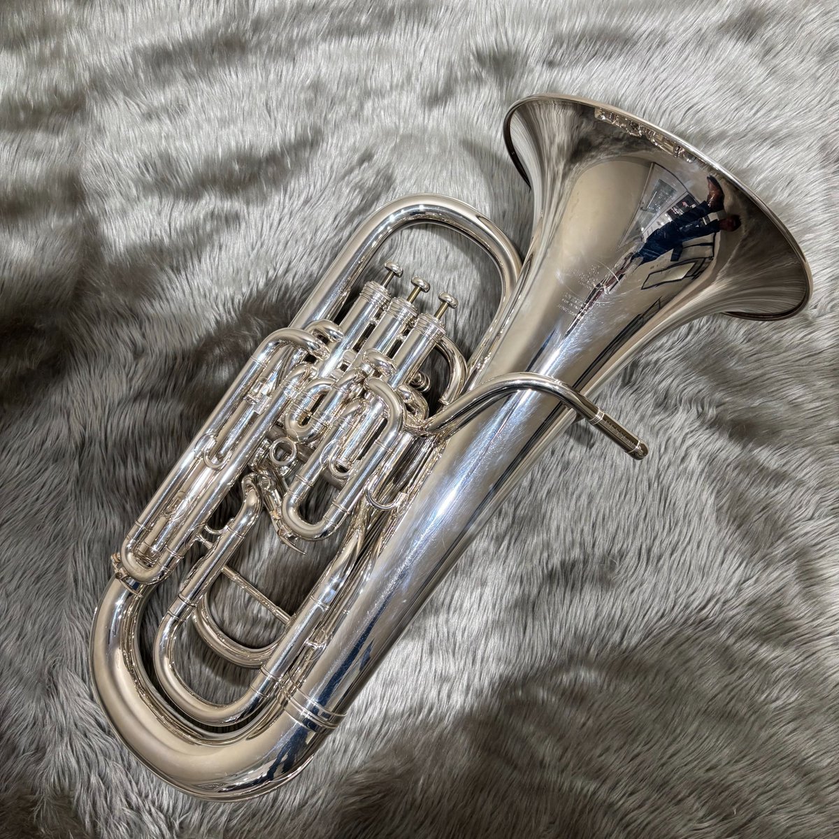 shima_gf_osaka's tweet image. 【中古ユーフォニアム】
#BESSON の #中古ユーフォニアム BE967が入荷しました！
使用感のある見た目でU字部に若干凹みがありますが、全体的に良い状態です。
ラージベルですので、太く重厚感のある響きを楽しめます！
store.shimamura.co.jp/ec/pro/disp/1/…