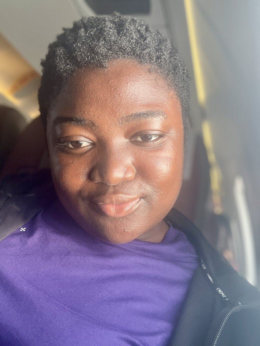 cromwell_ama's tweet image. That perfect sun-kissed glow✨
#throwbackvibes #goldensun