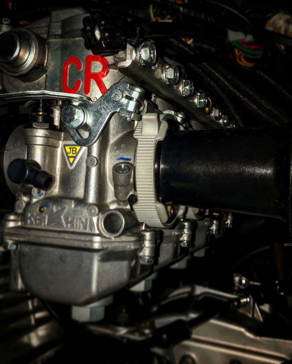 #とにかくキャブを貼ろう
←Normal                                     CRSφ31→

#GSX1135S #KATANA #SUZUKI