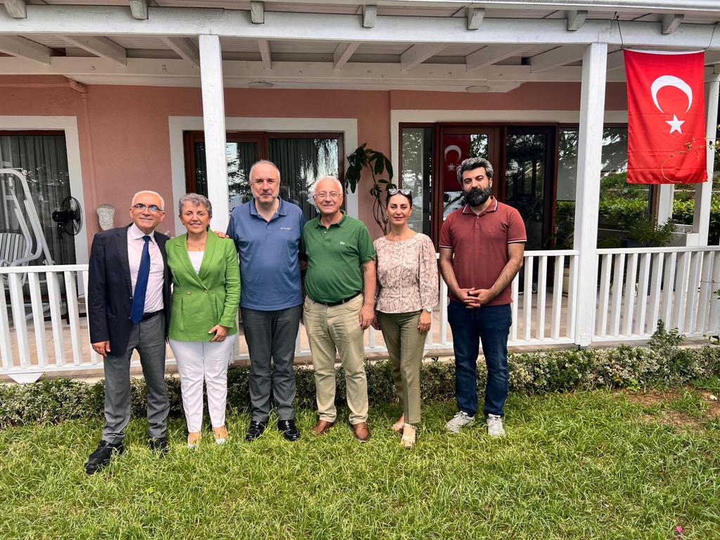 Genel Müdürümüz Sayın Doç. Dr. Şafak BAŞA’yı evinde ziyaret ederek güncel konular hakkında bilgi alışverişinde bulunduk. En kısa zamanda Genel Müdürümüzü yeniden kurumumuzun başında görmeyi  arzu ediyoruz.
<a href="/SafakBasa/">Doç. Dr. Şafak Başa</a>