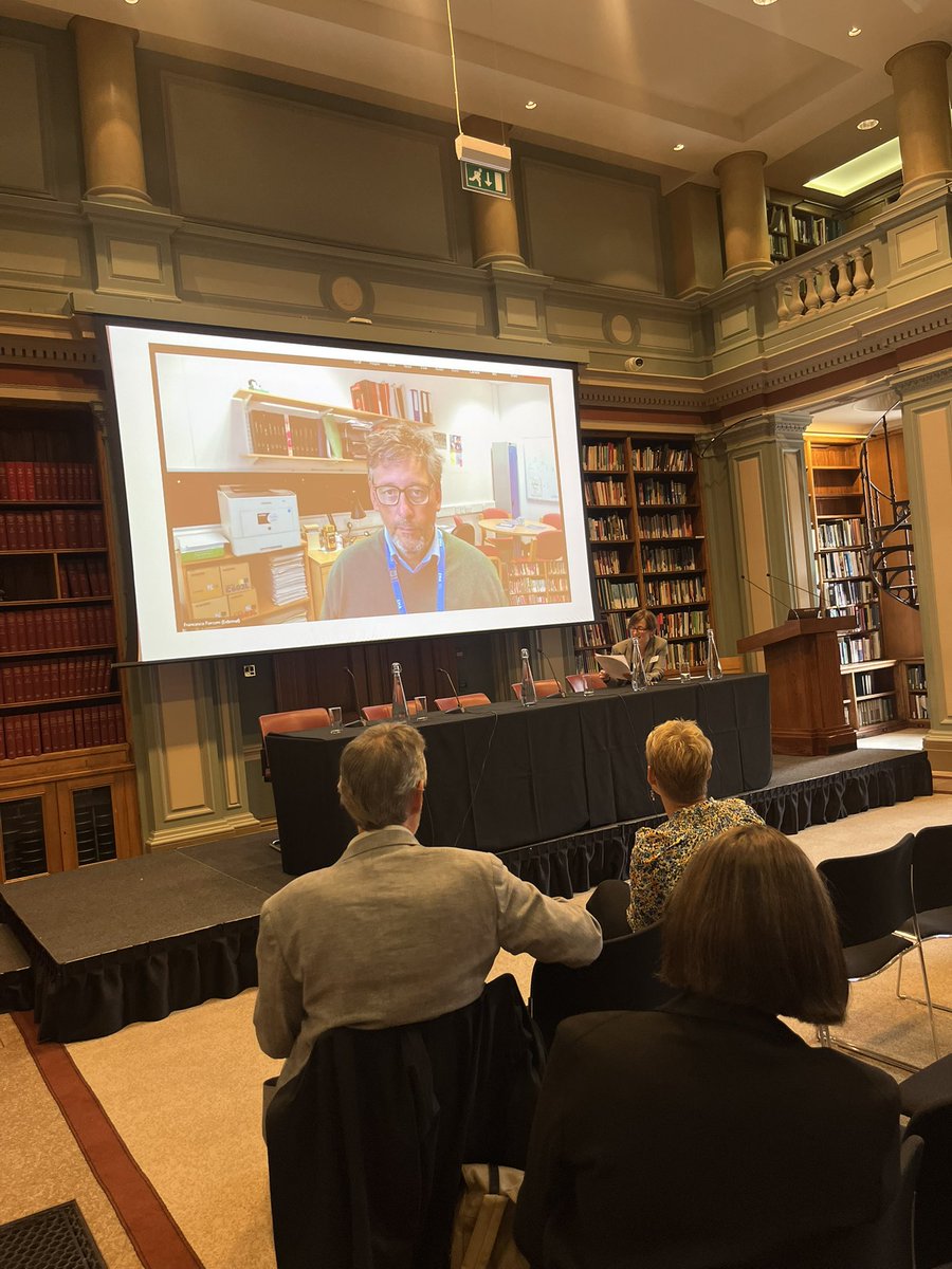 Prof Francesco Forconi <a href="/ForconiF/">Francesco Forconi</a> <a href="/Forconi_Lab/">Forconi_Lab</a> from <a href="/UoS_Medicine/">Southampton Medicine</a> <a href="/unisouthampton/">University of Southampton</a> is the first recipient of our Patient Care Pioneer Award. 👏 

He joins us virtually to speak about his work developing a risk-assessment tool for chronic lymphocytic leukaemia (CLL).