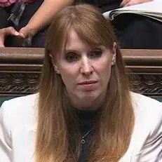 Love her or hate her think most people would agree that Angela Rayner is not the type to do something deliberately  that exposes her family, especially her children whom she has  protected throughout her career
#IStandWithAnge