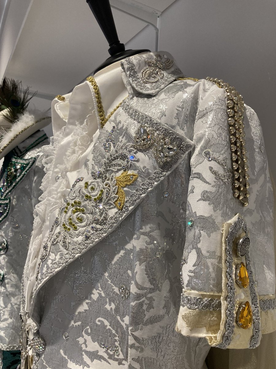 Ricco_lapis's tweet image. 武道館の衣装展示で見上げる角度で撮って
「彼女目線の写真いただきましたww」とか遊んでたのに
まさか横アリでリアルきっくんを撮る機会に恵まれるとは思わなかった
157cmの人から見上げたきっくんの背中です
どうぞお納めください🤲
#MSSP横アリ