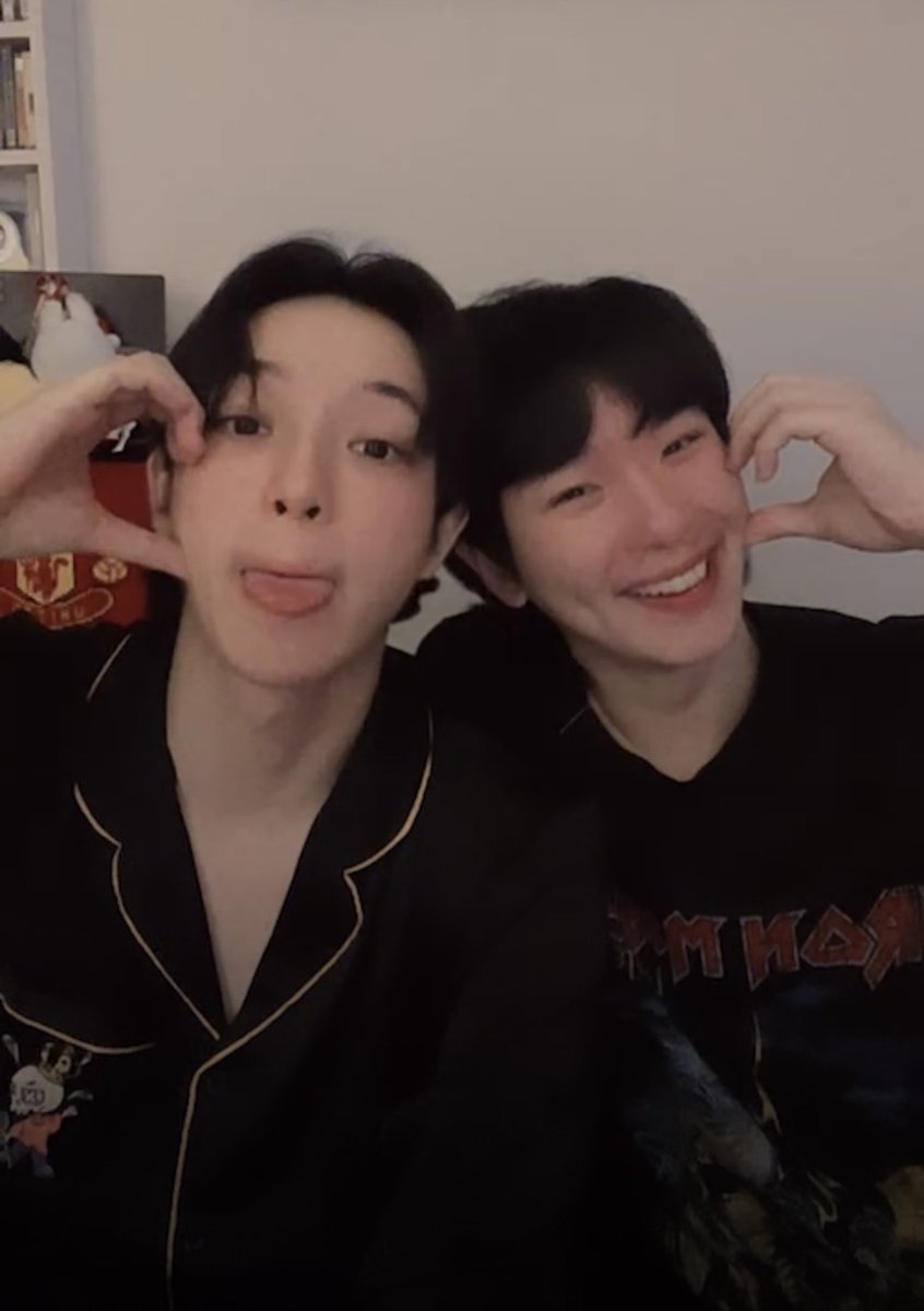 Wichaya18's tweet photo. ทันตอนจบไลฟ์ นั้นชุดนอนใช่ม่ะ น่ารักอ่าาาา

#gameroomaddict 
#บาสเด็กอ้วนที่แท้จริง #bbasjtr
#ภูมิอ๊าก #ppoomnpt https://t.co/sfGujdDMNN