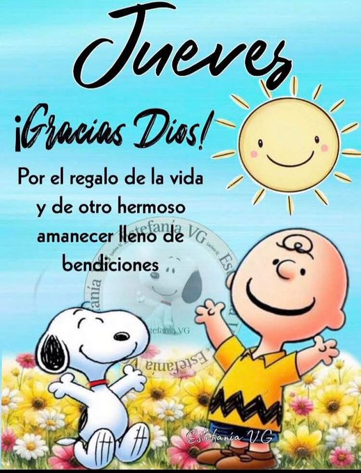 Charlie Brown standing with arms raised, wearing a yellow shirt with a black zigzag. Snoopy standing beside him, wearing a red collar. A smiling sun in the sky, yellow flowers in the background. Text reading "Jueves ¡Gracias Dios! Por el regalo de la vida y de otro hermoso amanecer lleno de bendiciones." A watermark with "@Cristiano VG" is present.