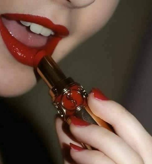 قالوا وقُلنا..... 
أناقة المرأة جزء من شخصيتها، ولا تعني أنها تبحث عن رجل.