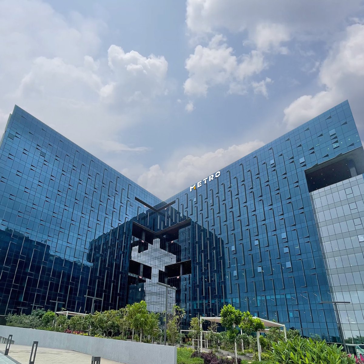 BWIndia's tweet image. METRO Global Solution Center India Unveils New Office in Pune, Marking a Strategic Milestone

#METROGSC #METROGSCIndia #NewPuneOffice #StrategicMilestone #InternationalTechPark #HybridFirstWorkspace

businesswireindia.com/metro-global-s…