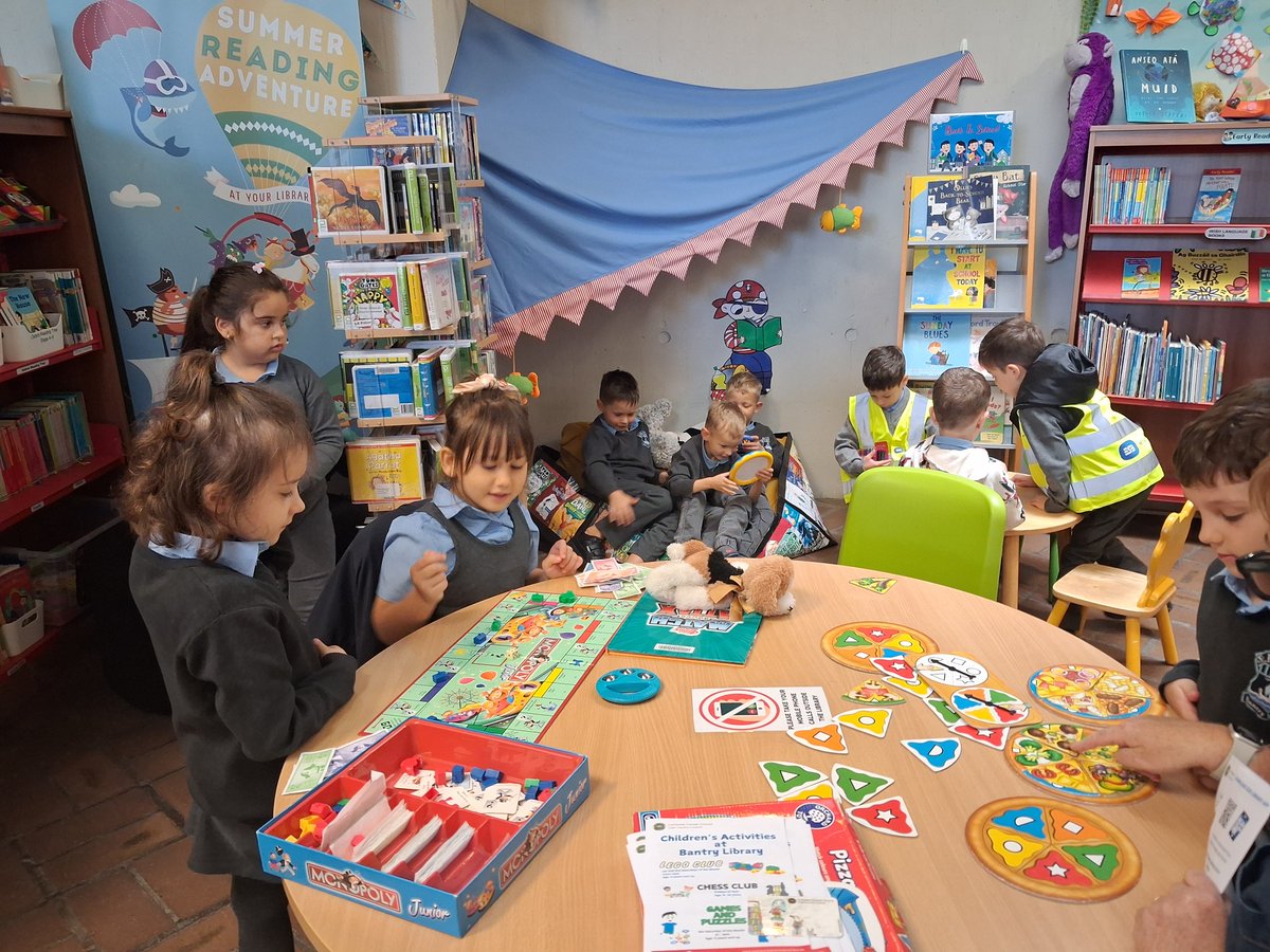 corkcolibrary's tweet image. Summer&apos;s officially over and class visits are back!
#BantryLibrary were thrilled to welcome St. Brendan&apos;s school for a visit on their first week back at school.
Class visits are always welcome , and if you have a particular topic you are studying, we are here to help and can…