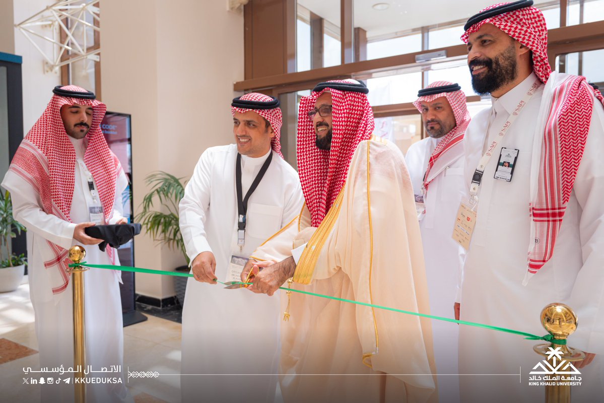 جامعة الملك خالد (@kkueduksa) on Twitter photo نيابةً عن معالي رئيس #جامعة_الملك_خالد؛ دشّن وكيل الجامعة للشؤون التعليمية أ.د.سعد بن محمد بن دعجم اليوم أعمال المنتدى السعودي المتقدم لأمراض اللثة وزراعة الأسنان والمعرض المصاحب، بتنظيم <a href="/saudiperio/">Saudi Society of Periodontology &Implant Dentistry</a> وكلية طب الأسنان بالجامعة، وبمشاركة نخبة من المختصين على مدى يومين.. نيابةً عن معالي رئيس #جامعة_الملك_خالد؛ دشّن وكيل الجامعة للشؤون التعليمية أ.د.سعد بن محمد بن دعجم اليوم أعمال المنتدى السعودي المتقدم لأمراض اللثة وزراعة الأسنان والمعرض المصاحب، بتنظيم <a href="/saudiperio/">Saudi Society of Periodontology &Implant Dentistry</a> وكلية طب الأسنان بالجامعة، وبمشاركة نخبة من المختصين على مدى يومين..