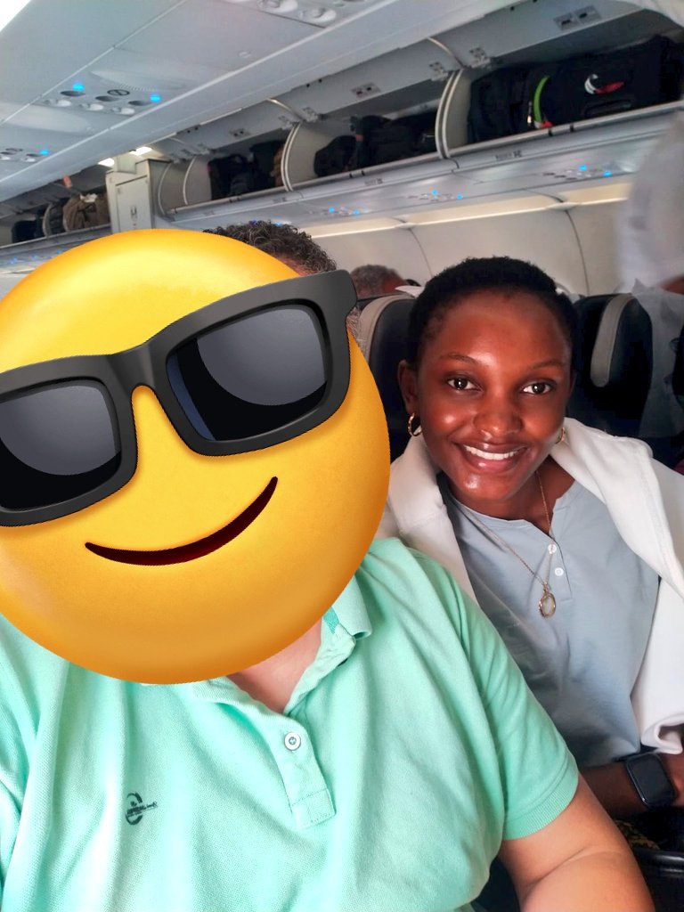 Quand tu quittes un peu le Congo ton visage brille jusqu'ennnn sans forcer, mais quand tu reviens toute ta brillance disparaît 🥱😬😂