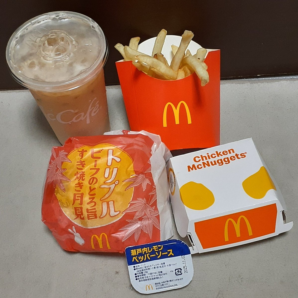 今日の晩飯😋🍔🍟🥤