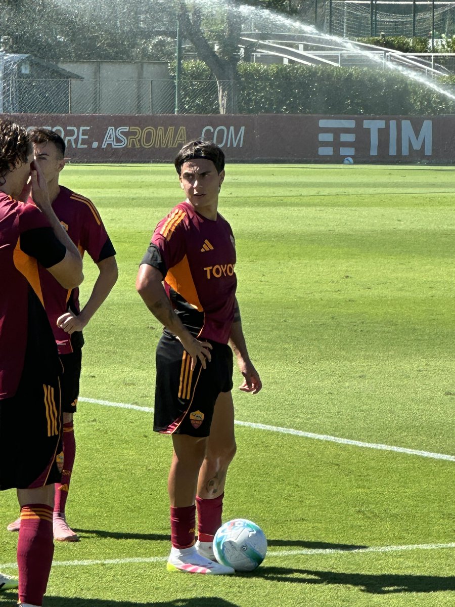 dajeromatv's tweet photo. 📸Alcune immagini dell’amichevole di questa mattina tra #Roma e #RomaCity
#ASRoma #SerieA https://t.co/6bw2nw9XGD