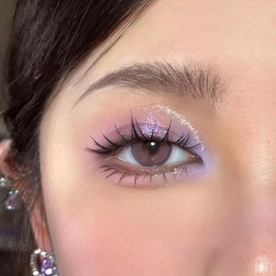 aesttics's tweet image. Purple glitter eyeshadow look