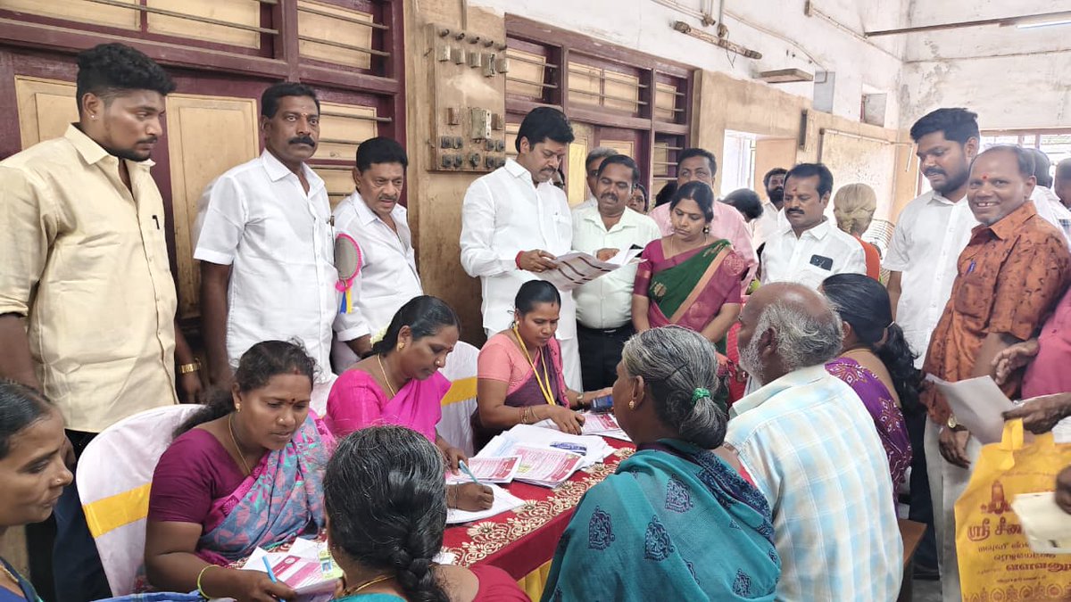 கழகத் தலைவர், மாண்புமிகு தமிழ்நாடு முதலமைச்சர் தளபதியார் அவர்களின் ஆணைக்கிணங்க, விழுப்புரம் சட்டமன்ற தொகுதி, வளவனூர் பேரூராட்சியில் நடைபெற்ற உங்களுடன் ஸ்டாலின் முகாமை துவக்கி வைத்தபோது...