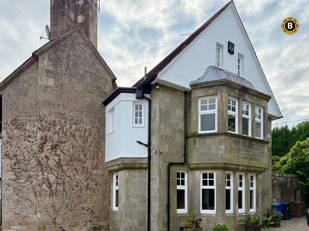 A meticulously finished Category B-listed Arts &amp; Crafts exterior, recently completed by one of our teams at Borthwick Decorators 😀.

#painting #painters #borthwickdecorators