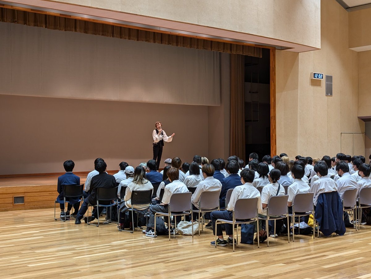 【「Anna Café 2号店」エピソード97配信中!📻】
エピソード97は、千葉市にある成美学園高等部蘇我校で行われた「夢授業」のお話をしたいと思います。
タンゴ音楽について、歌手としての経験談や生徒さんからの質問にお答えし、最後にはミニコンサートもお届けしました♪

linktr.ee/annacafe2