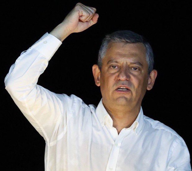 Özgür Özel, Gürsel Tekin’e randevu vermeyeceğini açıkladı.

“Kayyum olan birine randevu vermem.”

Helal olsun, doğru karar 👏🏻