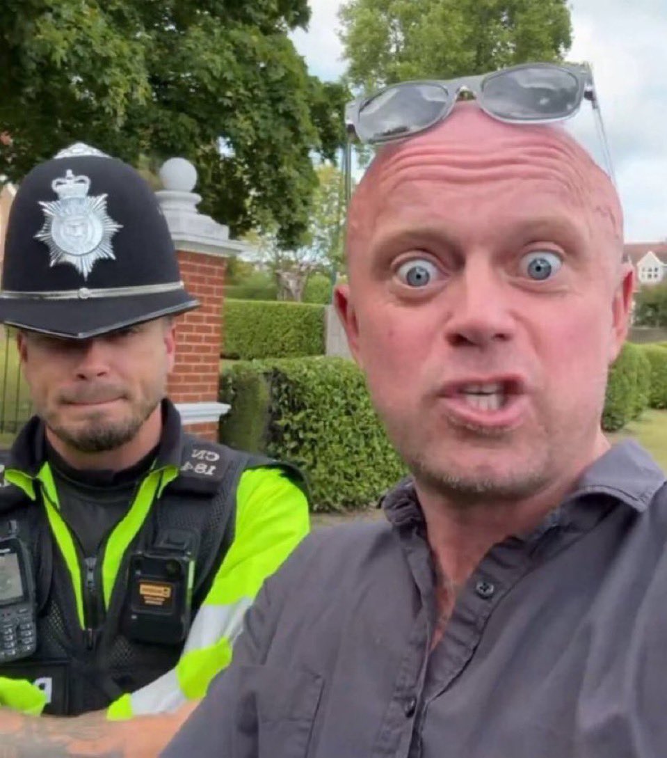 ‘Mr President, there’s some guy from the UK who’s messaged you saying he wants to shake your hand…’