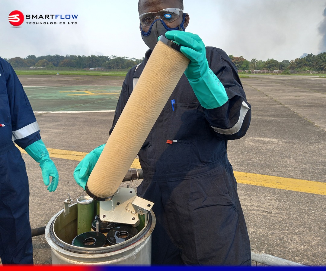 SmartflowTech's tweet image. Our aviation fuel systems maintenance team @ work. We are committed to keeping the skies safe!
📷 Email us now: sales@smartflowtech.com or check our website at smartflowtech.com
#SmartflowTechnologies #EngineeringSolutions #Aviationfuelsystem #QualityService