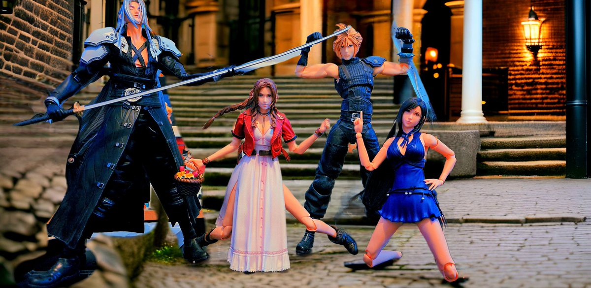 #finalfantasy7remake #Playarts #Sephiroth #CloudStrife #Tifa #Aerith 
Took ages but i finally got Aerith &amp; at a great price too.. posing these f**kers takes hours to get right &amp; they LOVE to move about in the night when they think noones looking, Seph always drops a knee.