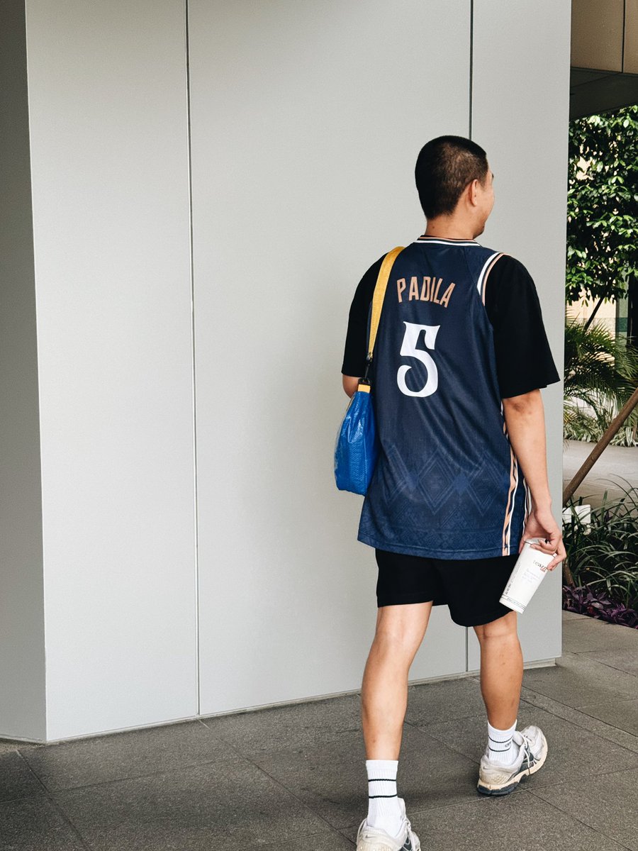 Hi guys, ini adalah merch terbaru untuk #ForThe🇮🇩🏀Culture . Keren banget ini untuk basketan dan juga untuk ngemall. Bisa custom nama dan nomor favorit kalian. Harganya juga terjangkau. Yuk langsung support the movement dan order disini forms.gle/oh8txbhgG62iXA…