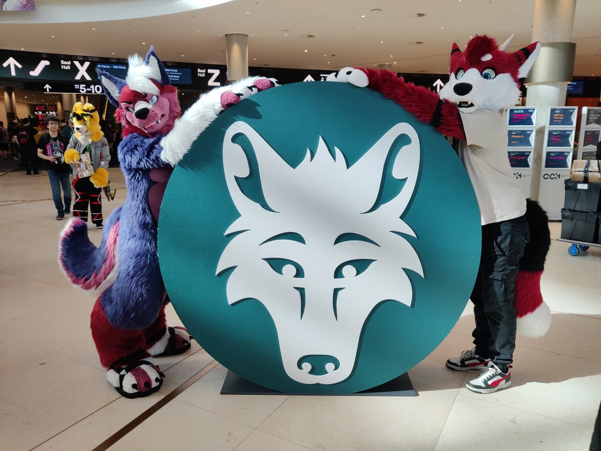 Pre-con boat party ✅ 🔥 
First day ✅ 🔥 
Second day 🔛

🟥 <a href="/Dashi_DS/">Dashi</a>
📸 <a href="/RenfirFolf/">Astralis</a> 
#eurofurence