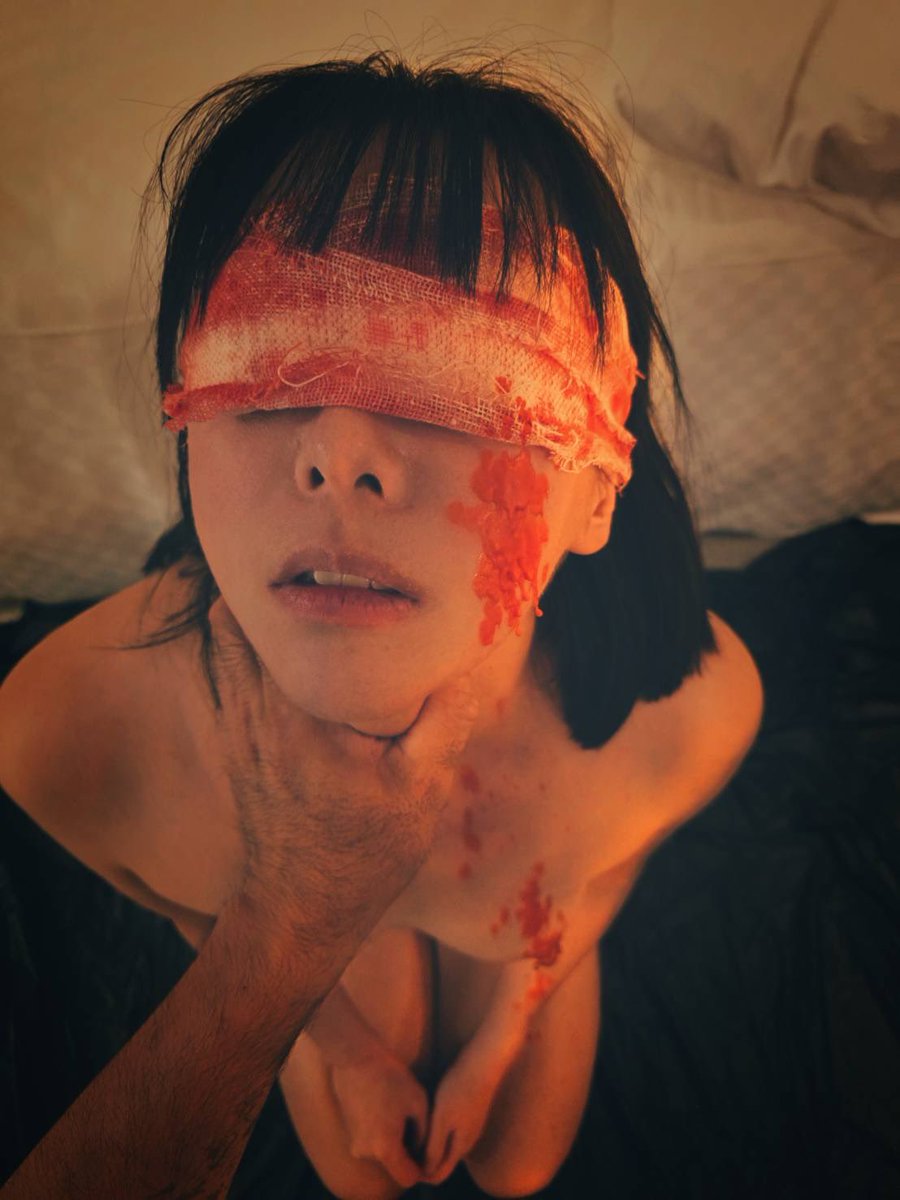 即便有人在我面前說想要他收她當奴、說想被他抱抱
甚至在我面前跪坐在他的腿間被摸頭

我都不需要擔心會有任何讓我不安的事發生

這種踏實的感覺就是被偏愛最好的證明❤️

有人給我爆棚的安全感，真好

可以慢慢重拾信任的能力，真好