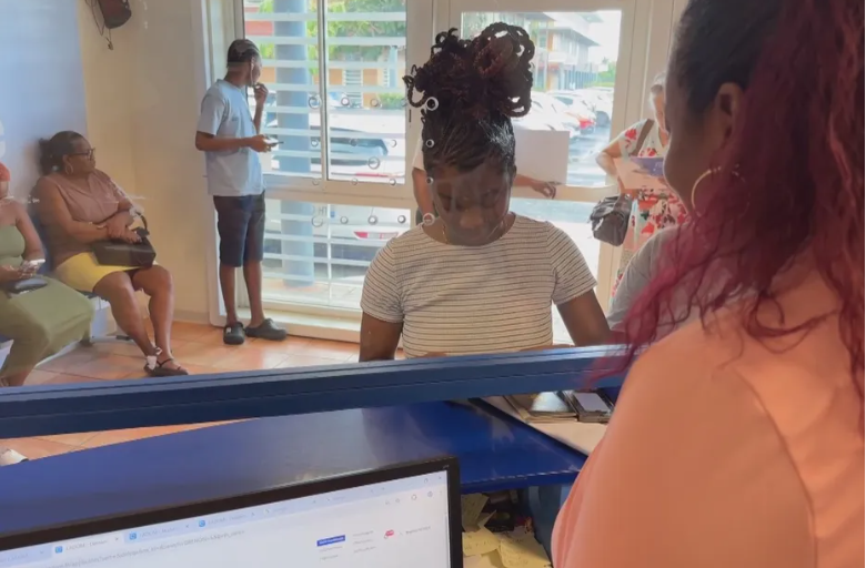 LadomOfficiel's tweet image. "Près de 60 % de dossiers supplémentaires ont été déposés cette année à #LADOM #Guadeloupe et #SaintMartin, entraînant un afflux inédit durant l’été". Retrouvez l'article de @GLa1ere  sur urlr.me/udsJ3z