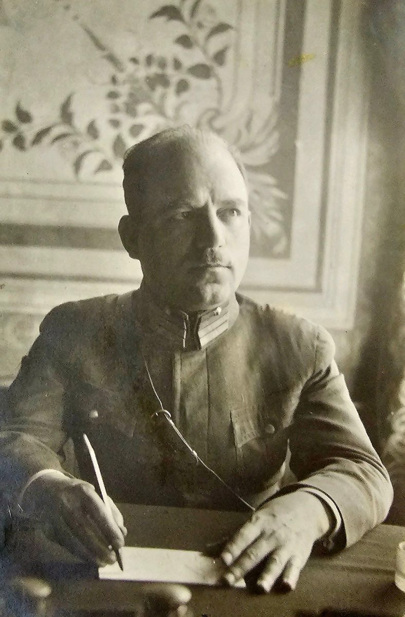 Sakarya Meydan Muharebesi'nde Mustafa Kemal Paşa'nın Hayalet Süvarileri'nin ve İzmir'e ilk giren Süvari Tümeni'nin Komutanı, genç cumhuriyetin Jandarma Genel Komutanı, Erzurum ve Çankırı mebusu, Em. Tümgeneral Ahmet Zeki Soydemir 4 Eylül 1954 tarihinde vefat etti.

Büyük amcamı