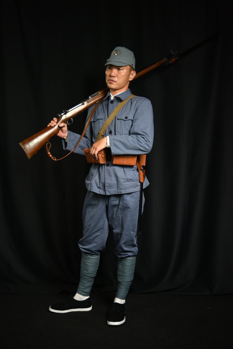 中華民国維新政府の汪兆銘政権に属する綏靖軍、 夏灰青色の軍服を着用