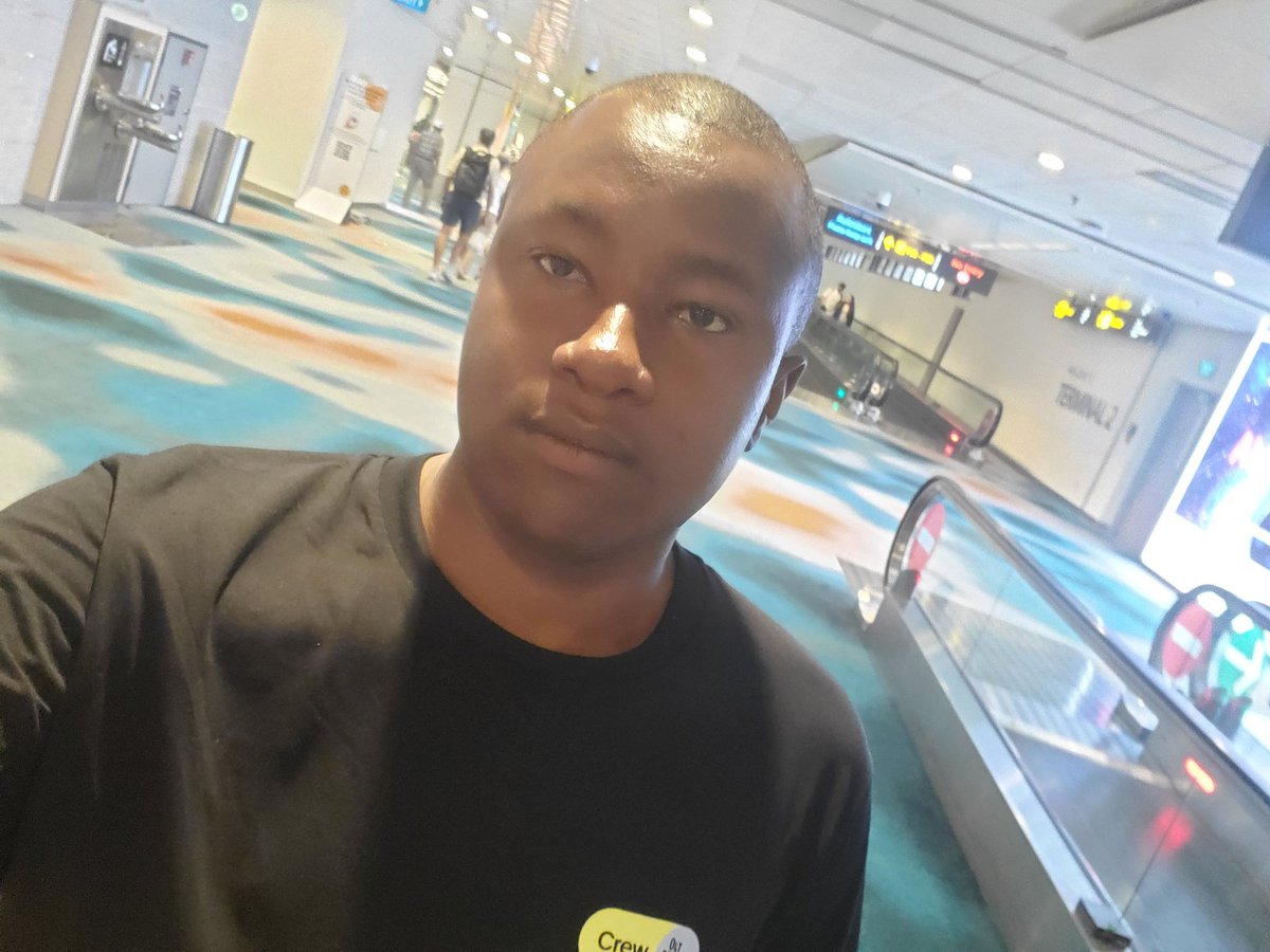robinsoncodes's tweet image. From Addis Ababa 🇪🇹 to Singapore’s Changi ✨… every stop tells a story.
Now, here comes @shanhaiwoo Residency 🇸🇬🚀 — ready to learn, build, and represent.
Grateful for the journey, excited for what’s next 🙌🏽 #JourneyToShanhaiWoo #OnTheMove