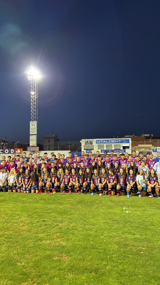 JuegaelYeclano's tweet photo. 🤔💭Algunas conclusiones de ayer:

• La primera equipación no está nada mal vista de cerca

• Hay una piña muy buena en la plantilla

• Ot Remolins llevará el 16 y no estará ante el Águilas por su compromiso internacional con Andorra

• Nani SI podrá estar

• Totti tiene AURA de megacrack (Al tiempo)