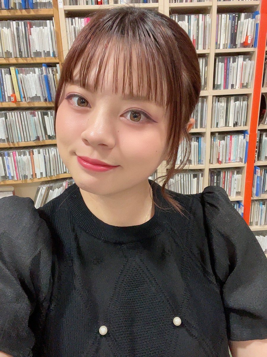 本日17時~19時はFMOne聴いてください✨久々髪アップした👀

メッセージテーマ 「フリーテーマ 最高の〇〇｣

全国どこでもきけるサイマルラジオ↓
jcbasimul.com
東北→FMOne

ホームページからメッセージもお待ちしております✨️
もっす787木曜日
fm-one.net