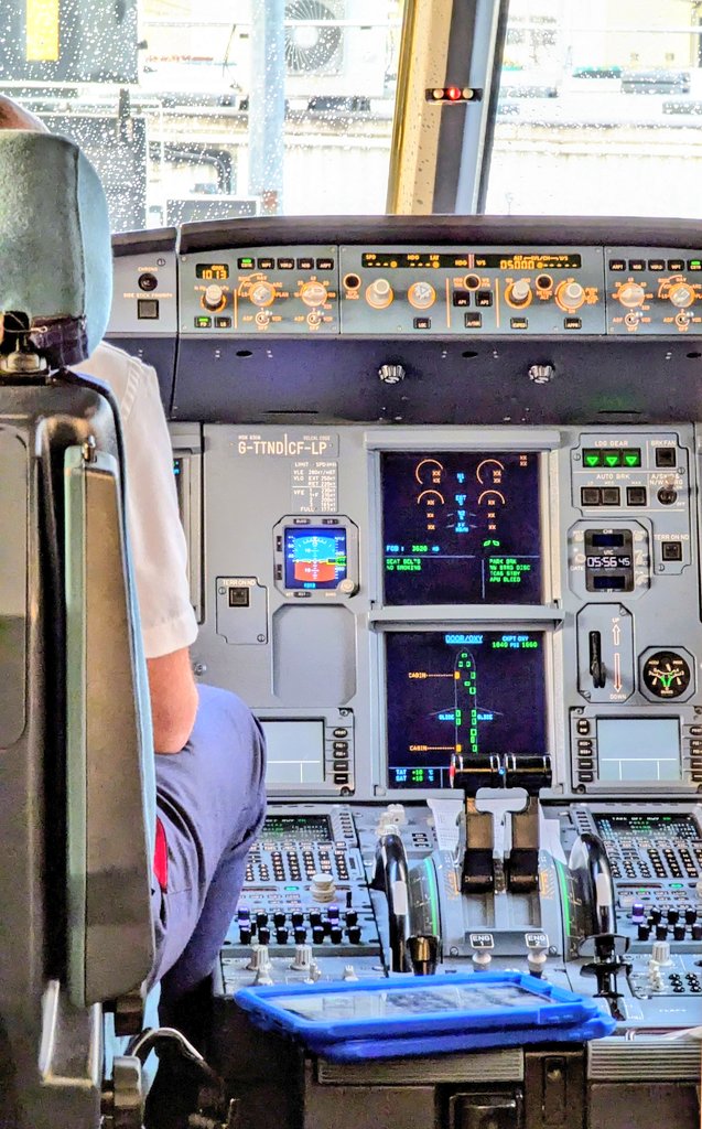 Speedbird Julie ✈️🍾🥂❤️⛸️ tweet media