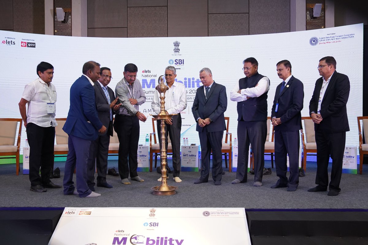 egovonline's tweet image. The National Mobility Summit began on a positive note with the traditional lamp-lighting ceremony, marking the start of an exciting day of ideas, learning, and innovation.

#EletsUrbanMobility #GreenMobility #DigitalTransport #SmartCities #EletsAwards