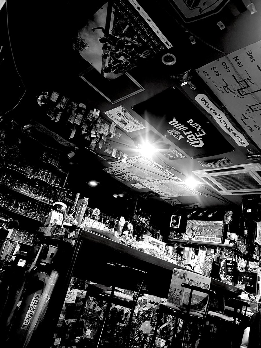 本日お休みいたします。
明日の金曜日に向けてやらなきゃいけない事が多過ぎて。
なんて言い訳してみます。
申し訳ありません。
