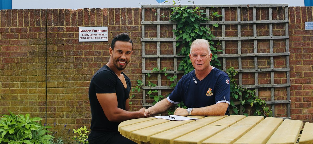 People that brighten my day No9 - our legendary manager Gordon Bartlett obtaining the signature of ⁦<a href="/TheSamCox/">Samuel Peter Cox</a>⁩ as a player in September 2016 - little did we know how that would play out - UTS 💙