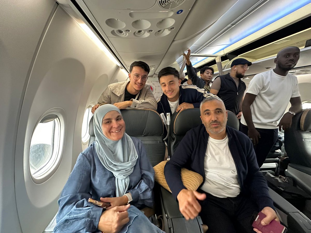 Trabzonspor’un yeni transferi Bouchuari ailesiyle Trabzon’a geldi.

“Aktif bir oyuncuyum, taraftarlar beni sevecek”