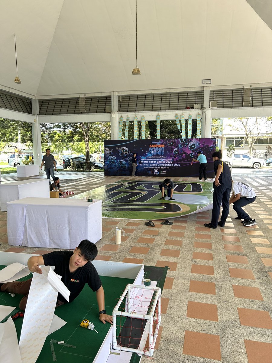 klaikong's tweet image. บรรยากาศการเตรียมงาน ลำพูน Techweek ที่ อบจ.ลำพูน บูธใหญ่ๆ อย่าง Hana จัดเต็มมาก เห็นแล้วบอกได้เลยว่า ลำพูน เป็นอีกแหล่งของอุตสาหกรรมมูลค่าสูงที่สำคัญของไทย บางบริษัทก็เปิดรับสมัครงาน ฝึกงานด้วย ศุกร์ เสาร์ นี้มาเที่ยวงานกันได้ #อบจลำพูน #Techweek