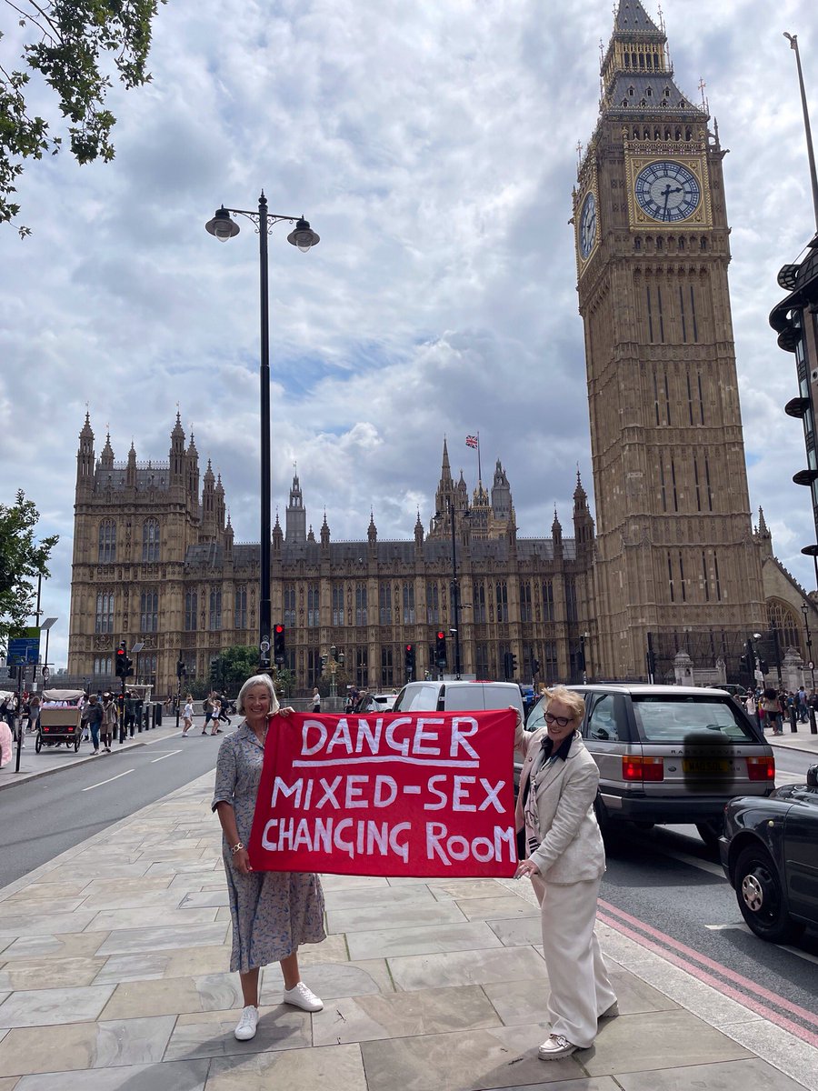 🚩 When the police warn that your new leisure centre will be a magnet for sexual predators surely you go back to the drawing board? 

<a href="/StevenageBC/">Stevenage Council</a> knows that 76 crimes were reported at its current facility which has mixed sex changing rooms. So why are they designing IN risks to