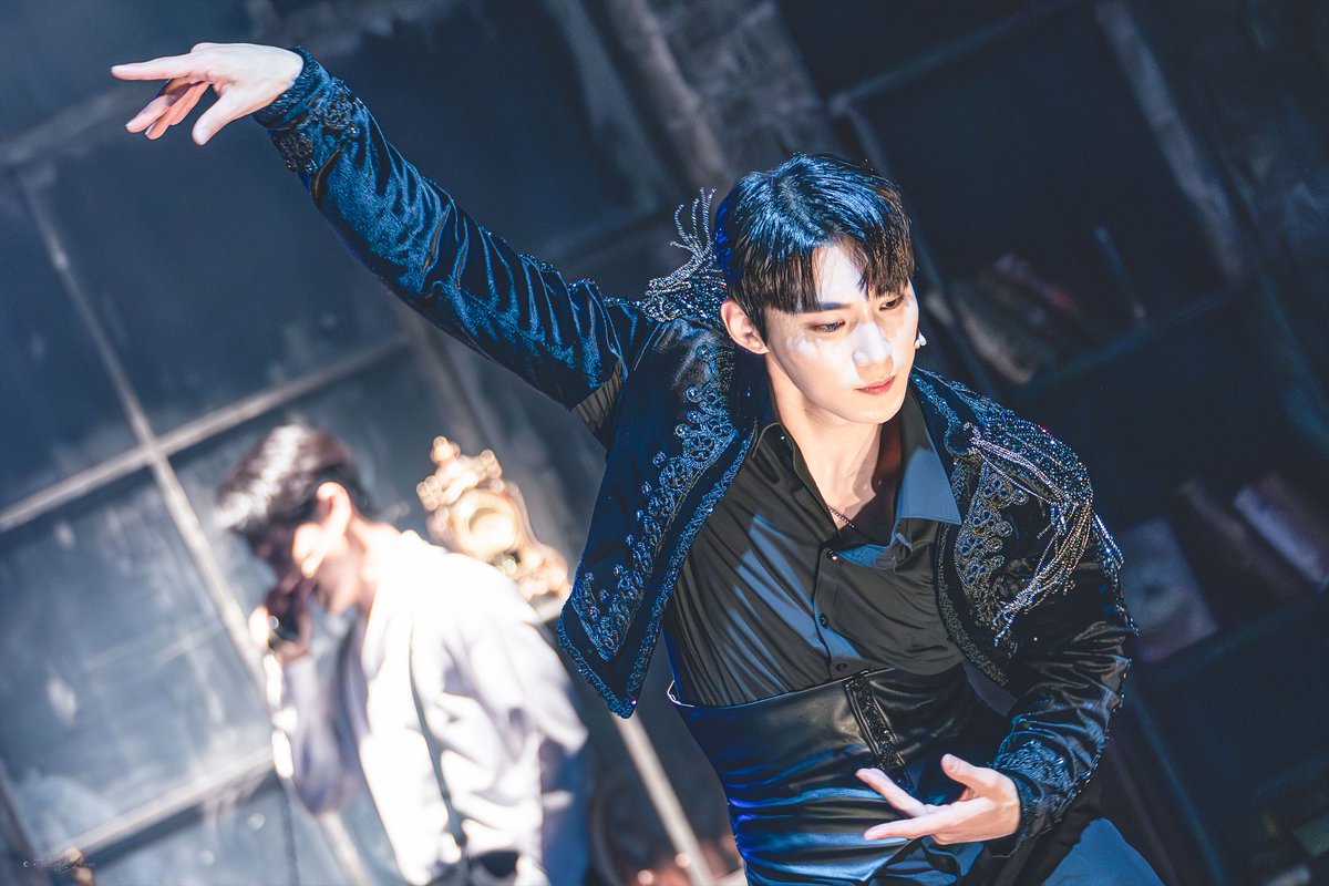 2022. 05. 03.
스톤 THE STONE
스페셜 커튼콜 ||  아모로사멘떼

코스모 役 | #반정모

sonrisa de ángel !!