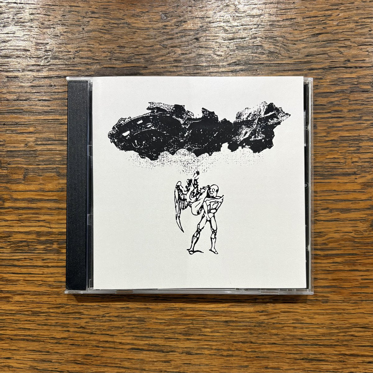 #NowPlaying
今日はカジュアルシュライン "Earthen" からスタート。BRINとしても知られるドラマー、コリン・ブラントンの新たなプロジェクトの一作目。とにかく音数多く、某店の評中の一文〈落ち着きがないブロークンビーツ〉は的確＆秀逸。
