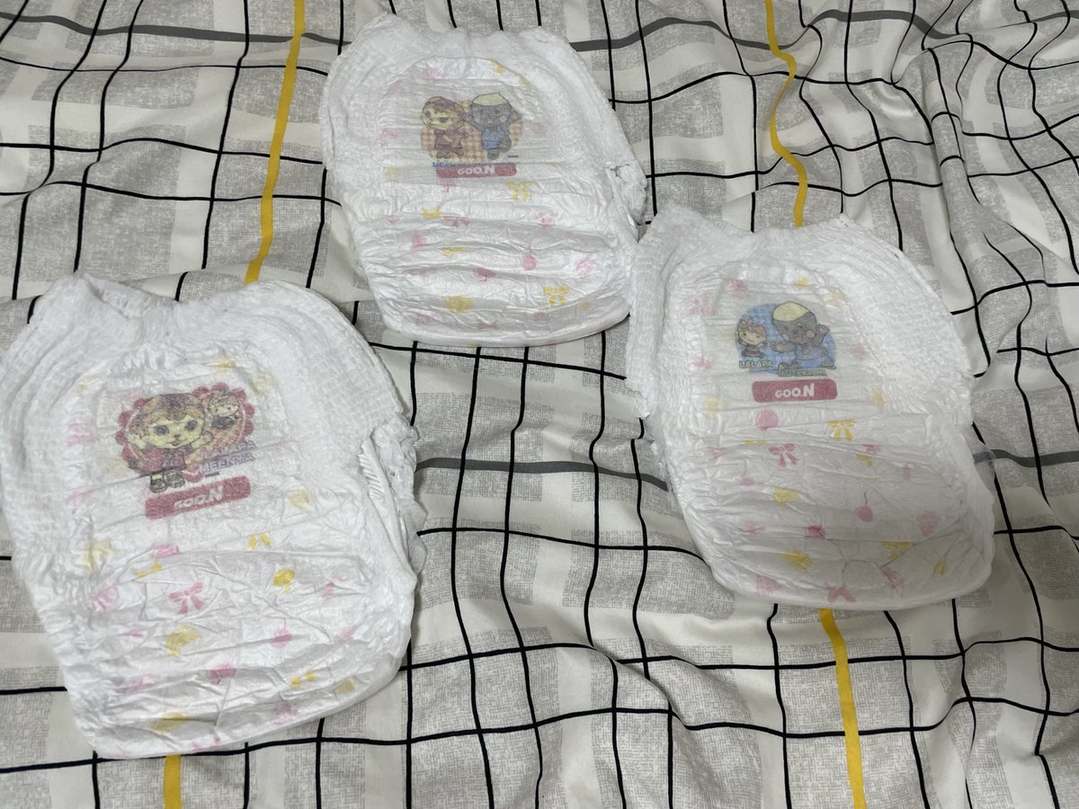 ちょっと昔の写真
高校生の時はグーンのB+が大好きで、親にバレないようによく買ってました

ポコポッテイトの柄が本当にかわいくて1番好きなおむつだったのに…いつの日か復活してくれないかな…

#おむつ 
#ABDL
#おむつ男子 
#おむつ好き
#おむつ好きな人と繋がりたい