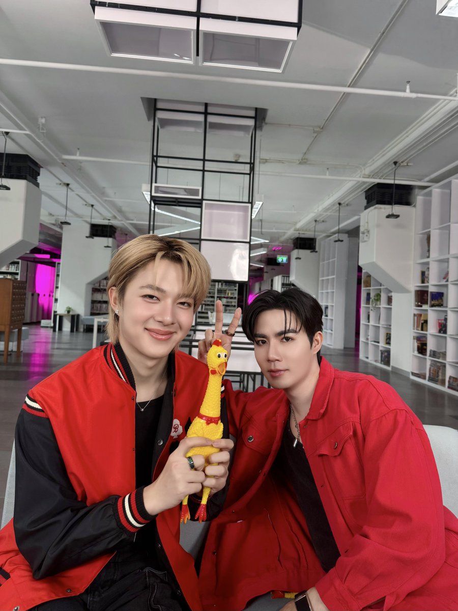 𝐙𝐞𝐞𝐍𝐮𝐍𝐞𝐰 𝟐𝐧𝐝 𝐂𝐨𝐧𝐜𝐞𝐫𝐭 “𝓒𝓡𝓐𝓩𝓨 𝓘𝓝 𝓛𝓞𝓥𝓔” Press Tour ❤️‍🔥✨

พบกับ “ซี” <a href="/zee_pruk/">Z</a> และ “นุนิว” <a href="/CwrNew/">NuNew</a> เดินสายโปรโมทคอนเสิร์ตที่ แจ็คเกอรีนแฟนไลฟ์

รับชม Live ได้ทาง
🔗 :  youtube.com/live/uMxRdEOu6…

ZNN CONCERT PRESS TOUR
#ZNNCrazyInLovePressTour